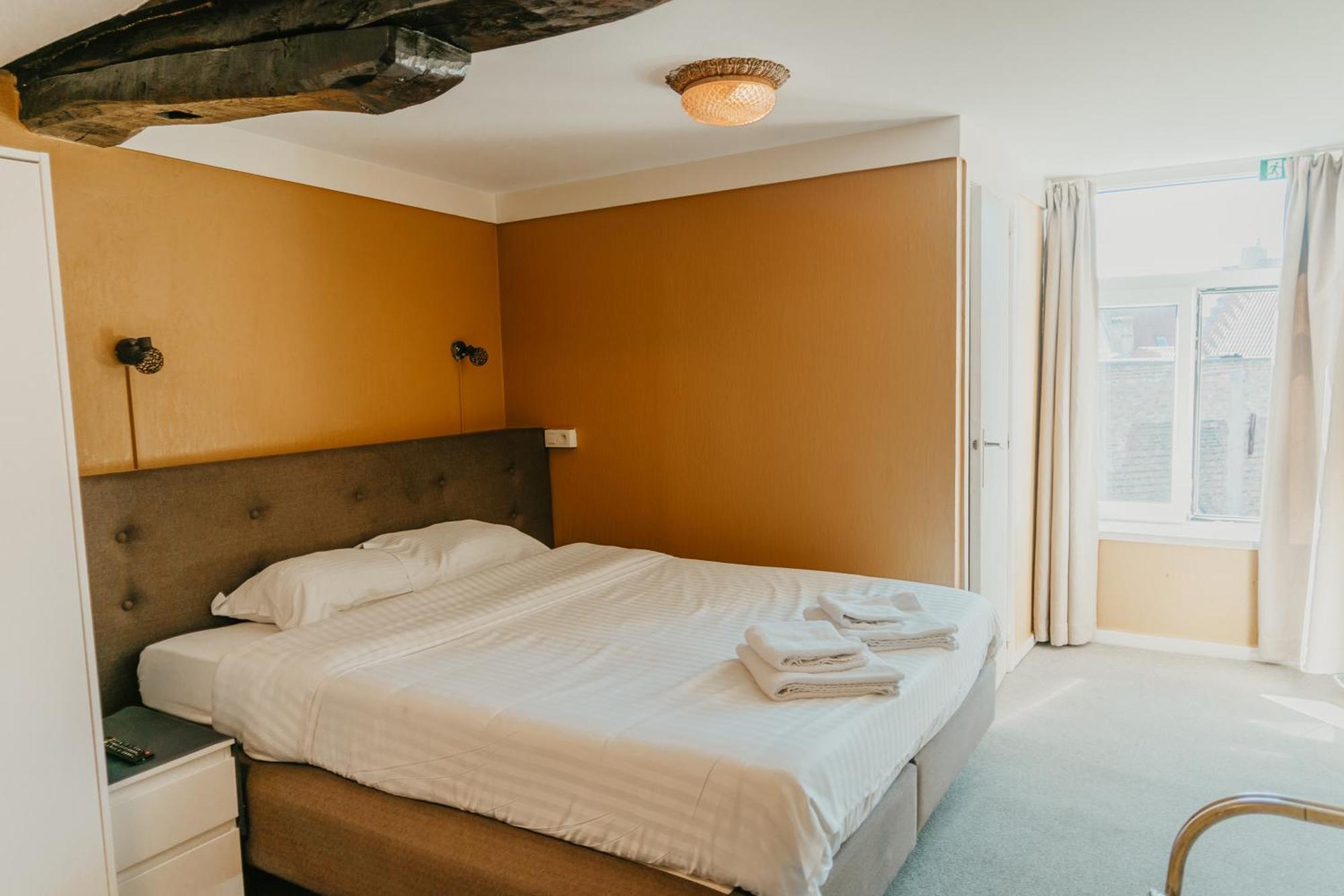 ברוז' Hotel Cavalier מראה חיצוני תמונה
