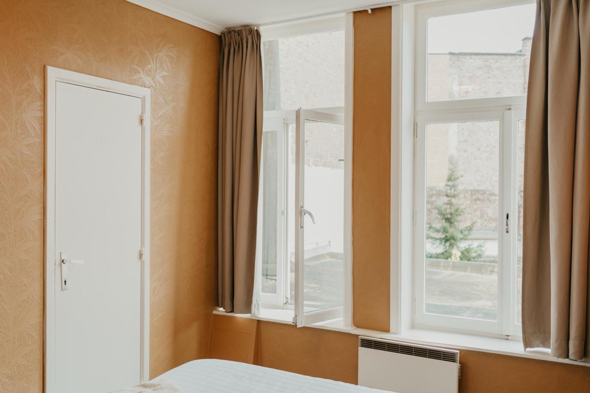 ברוז' Hotel Cavalier מראה חיצוני תמונה