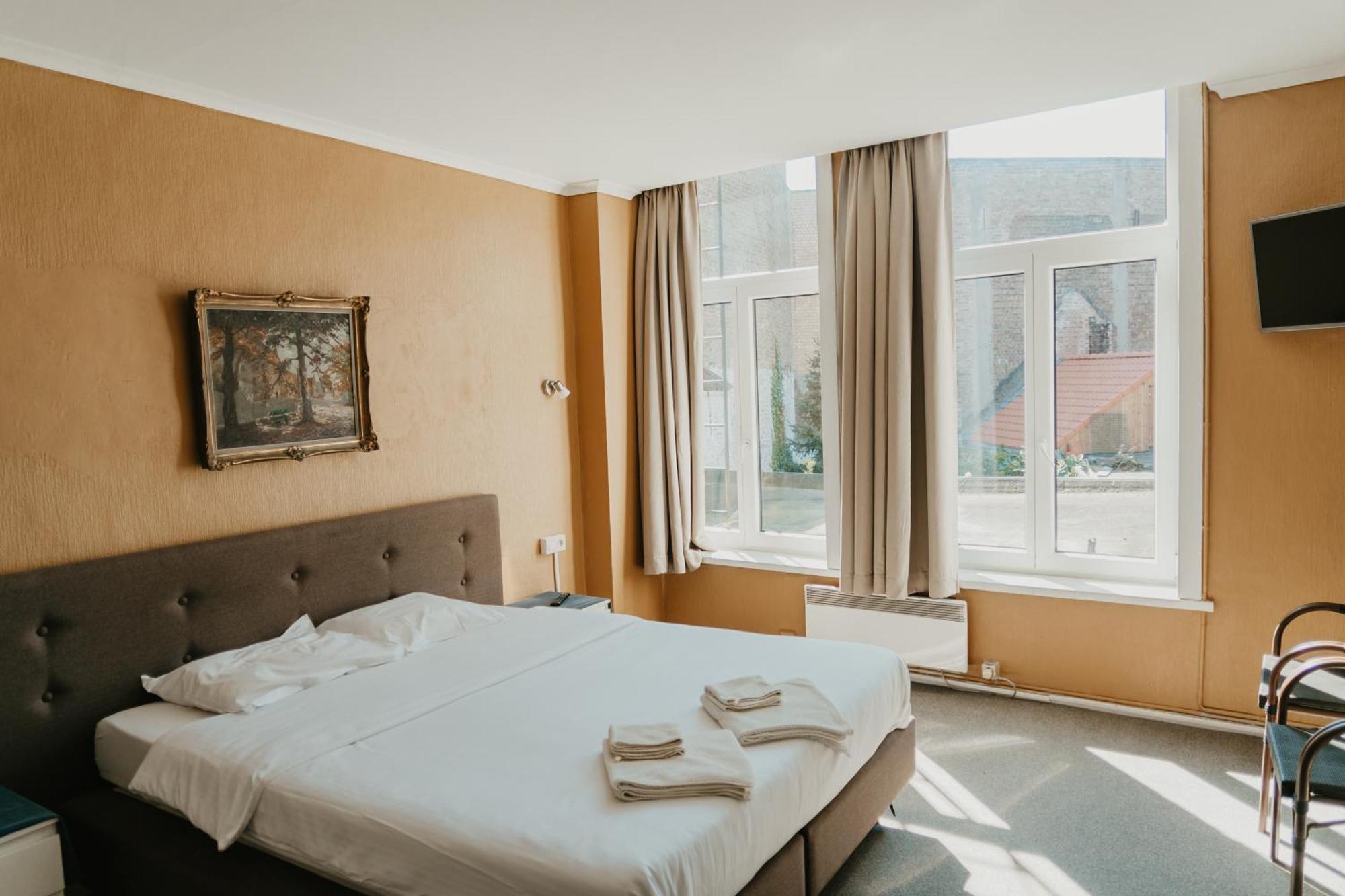 ברוז' Hotel Cavalier מראה חיצוני תמונה